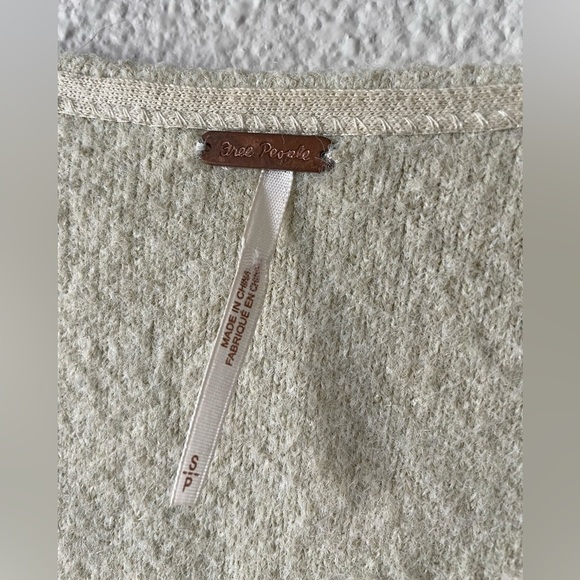 Free People Oversized Sweater Women’s S Marzipan Ivory V Neck Pullover Boho Soft - Picture 5 of 14